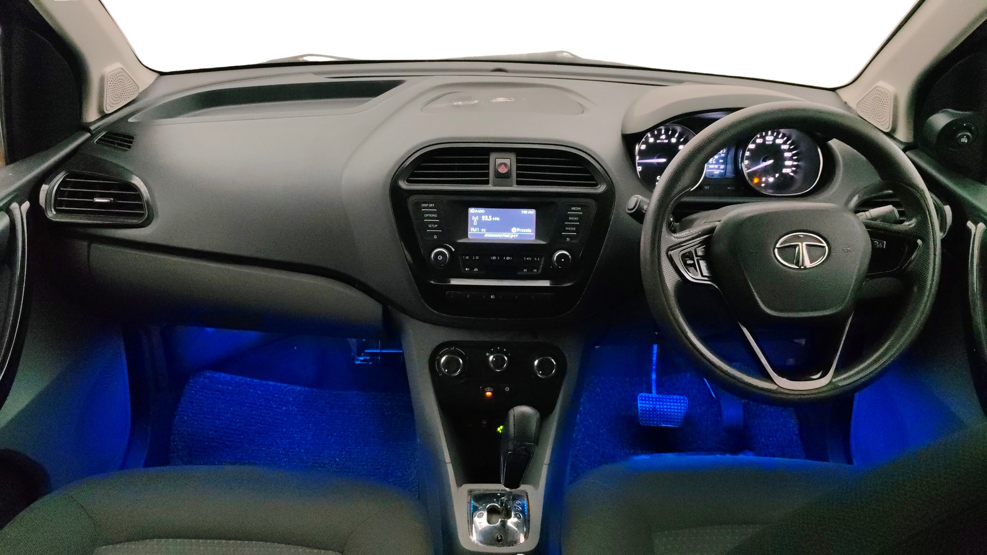 View 2018 Tata Tigor XE Diesel Image 15 Used 2018 Tata Tigor XE Diesel Image 15