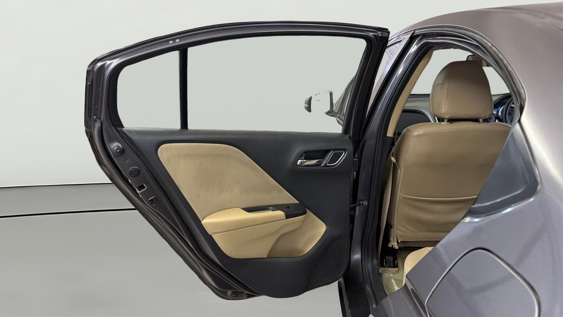 View 2019 Honda City ZX MT Diesel Anniversary Edition Image 23 Used 2019 Honda City ZX MT Diesel Anniversary Edition Image 23