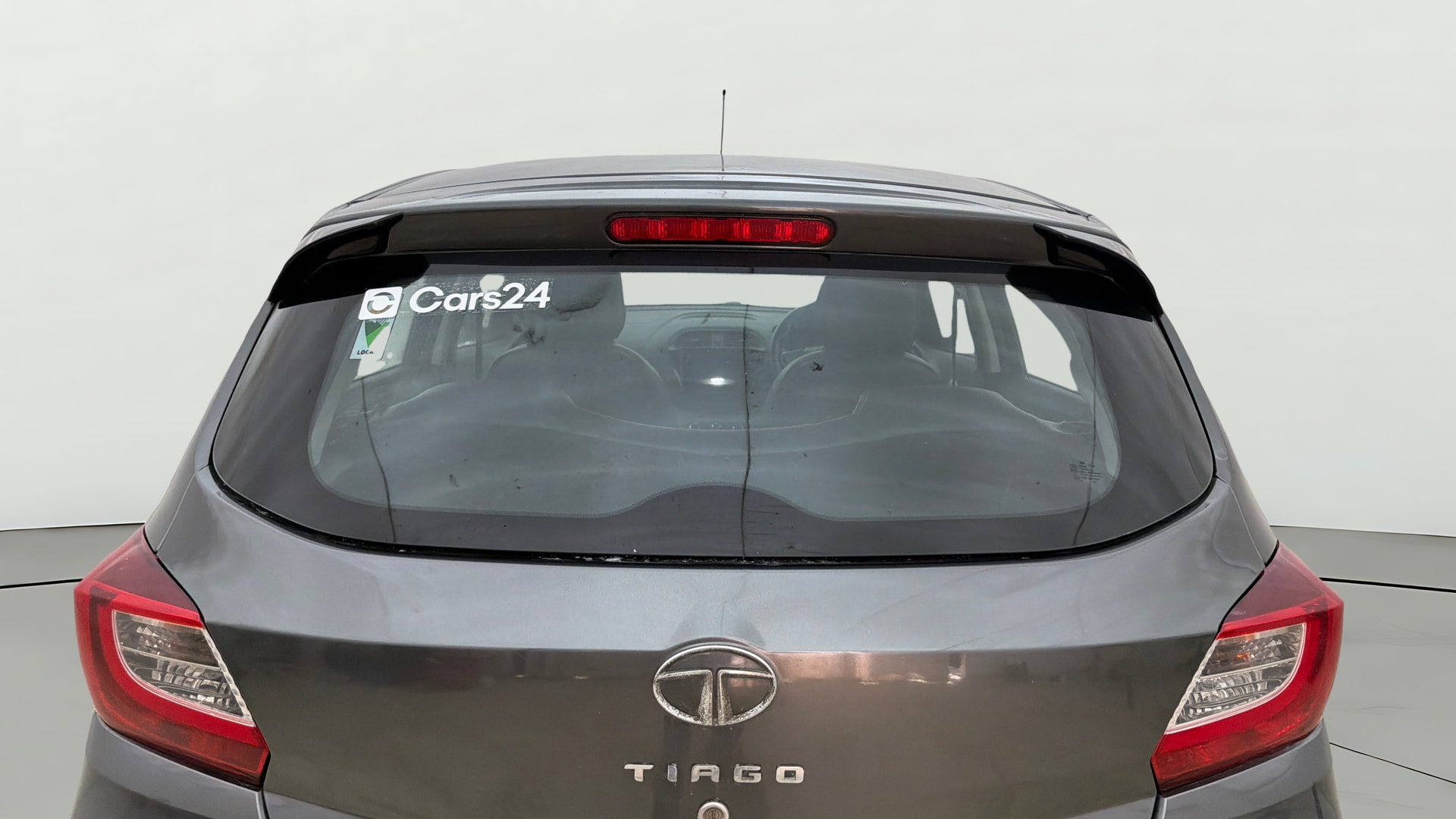 View 2022 Tata Tiago Revotorq XB Image 4 Used 2022 Tata Tiago Revotorq XB Image 4