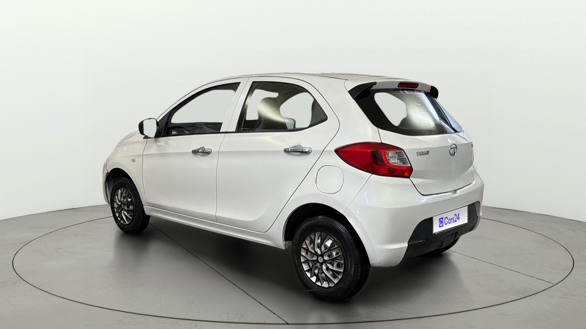 View 2018 Tata Tiago Revotorq XB Image 2 Used 2018 Tata Tiago Revotorq XB Image 2