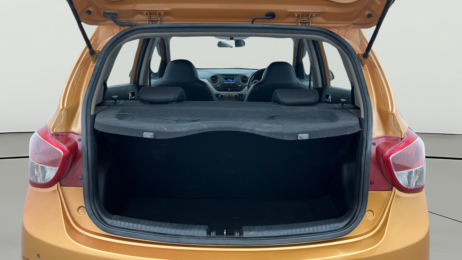 View 2016 Hyundai Grand i10 Asta AT 1.2 Kappa VTVT Image 38 Used 2016 Hyundai Grand i10 Asta AT 1.2 Kappa VTVT Image 38