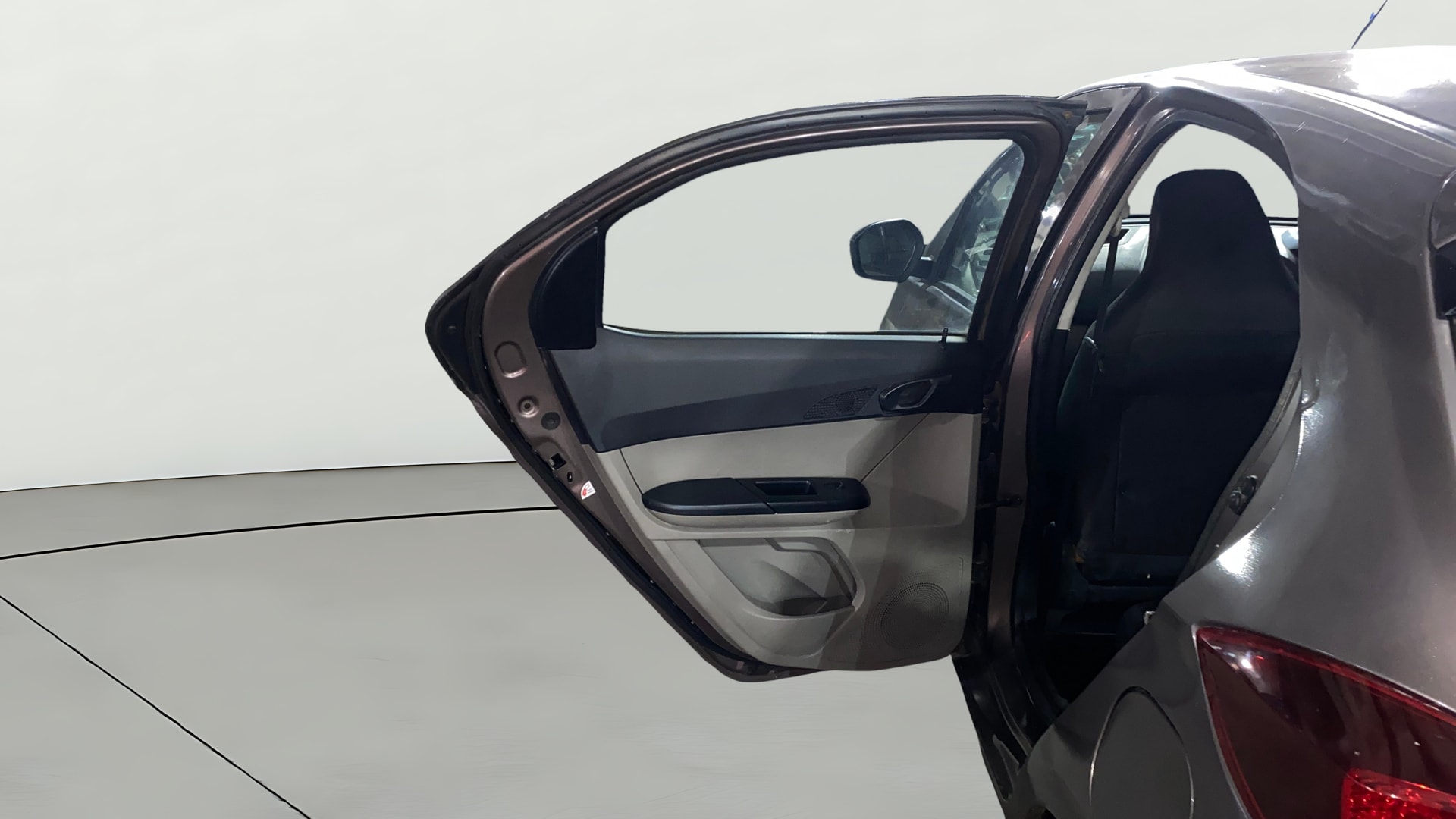 View 2018 Tata Tiago Revotorq XB Image 22 Used 2018 Tata Tiago Revotorq XB Image 22