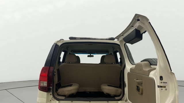 View Mahindra TUV300 Image 40 Used Mahindra TUV300 Image 40