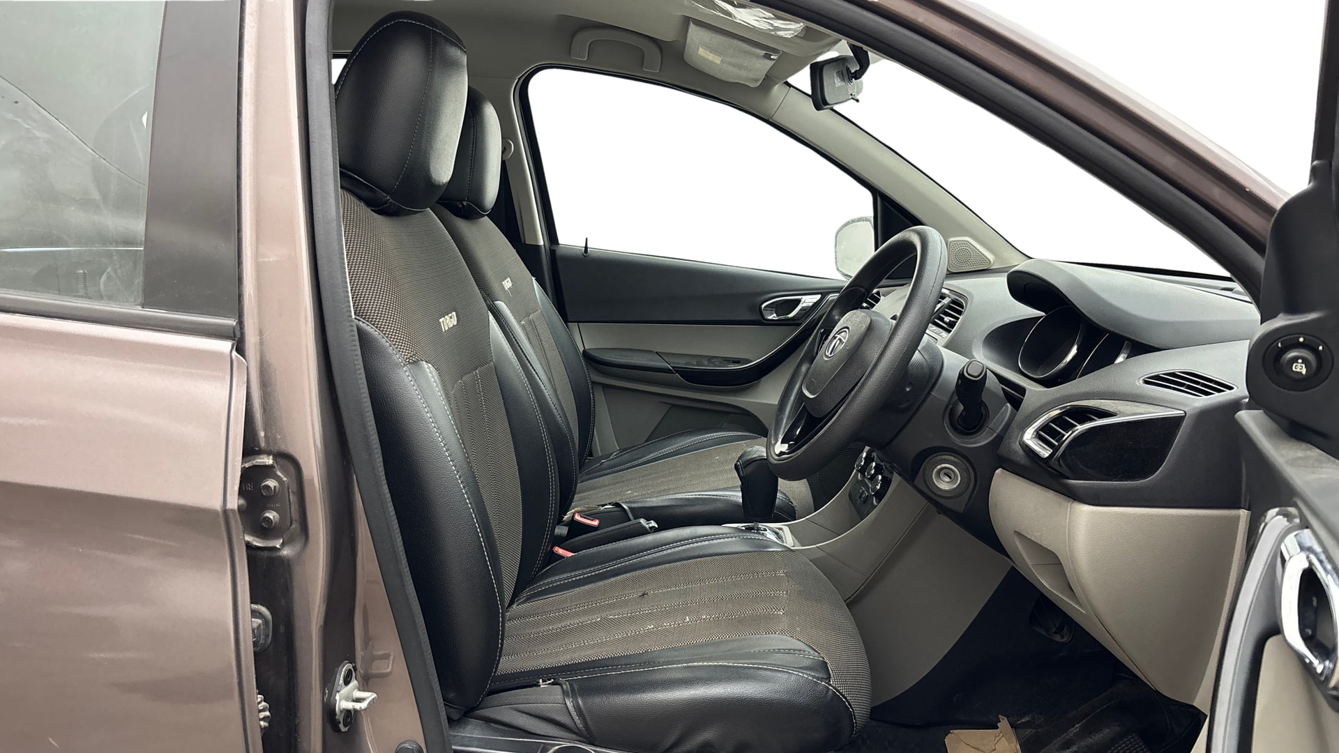 View 2018 Tata Tiago Revotorq XB Image 25 Used 2018 Tata Tiago Revotorq XB Image 25