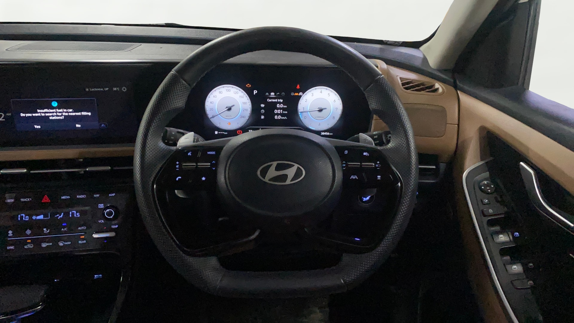 View 2024 Hyundai Alcazar Prestige 6 Seater MT Petrol Image 14 Used 2024 Hyundai Alcazar Prestige 6 Seater MT Petrol Image 14