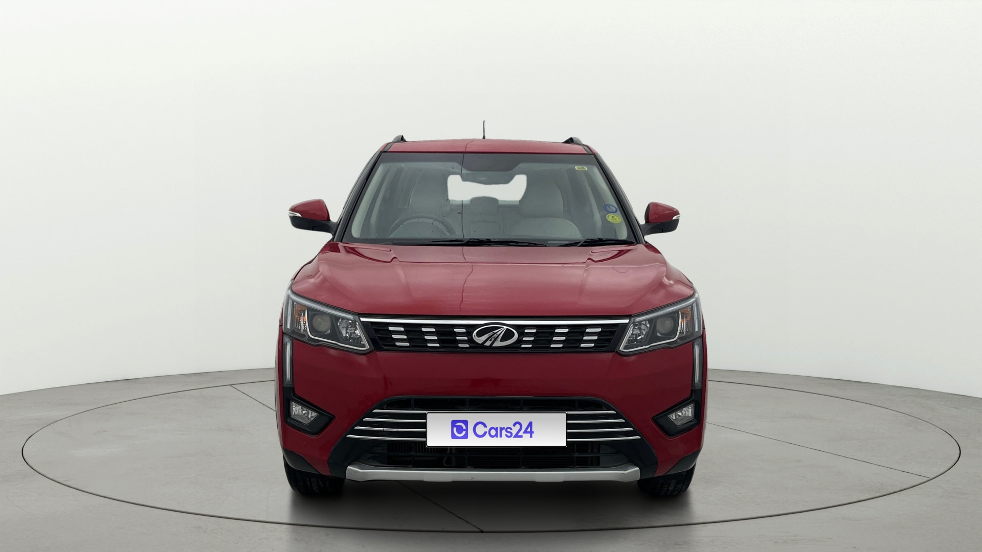 View 2022 Mahindra XUV300 W4 Petrol BS IV Image 1 Used 2022 Mahindra XUV300 W4 Petrol BS IV Image 1