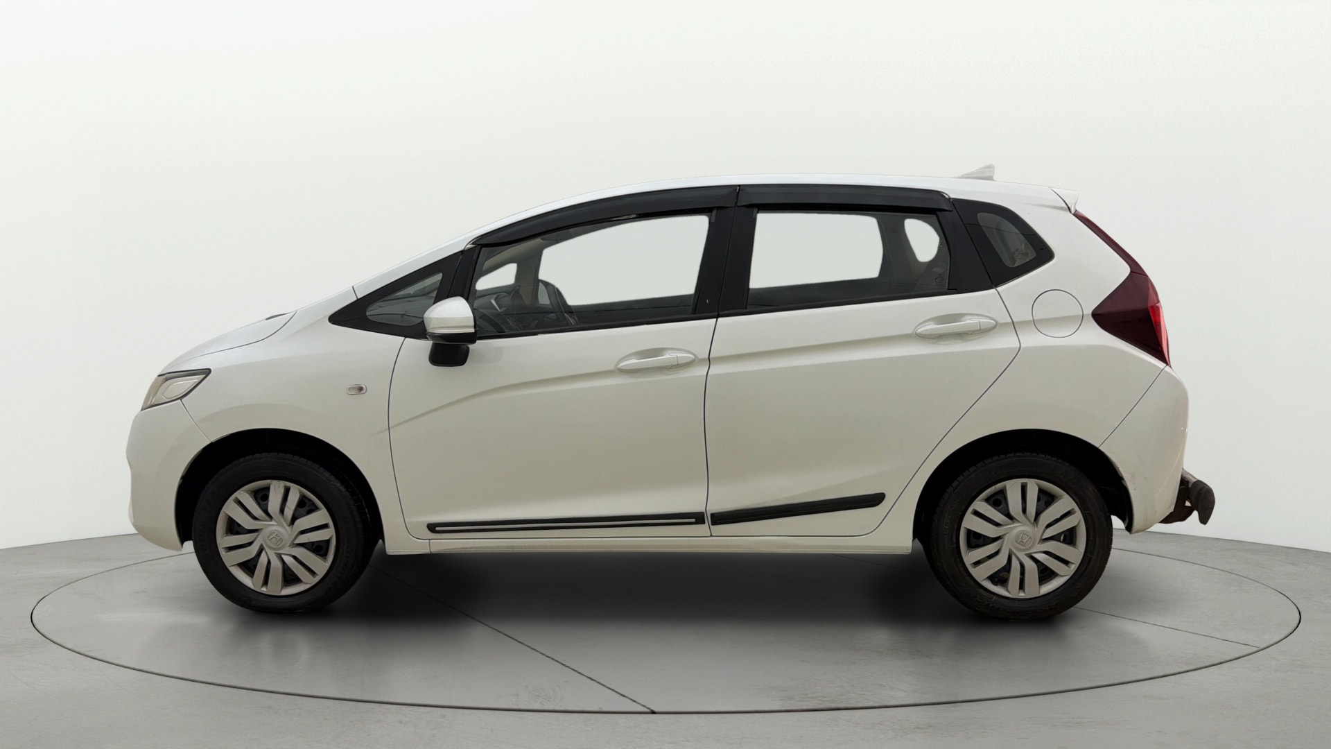 View 2016 Honda Jazz E MT Diesel Image 5 Used 2016 Honda Jazz E MT Diesel Image 5