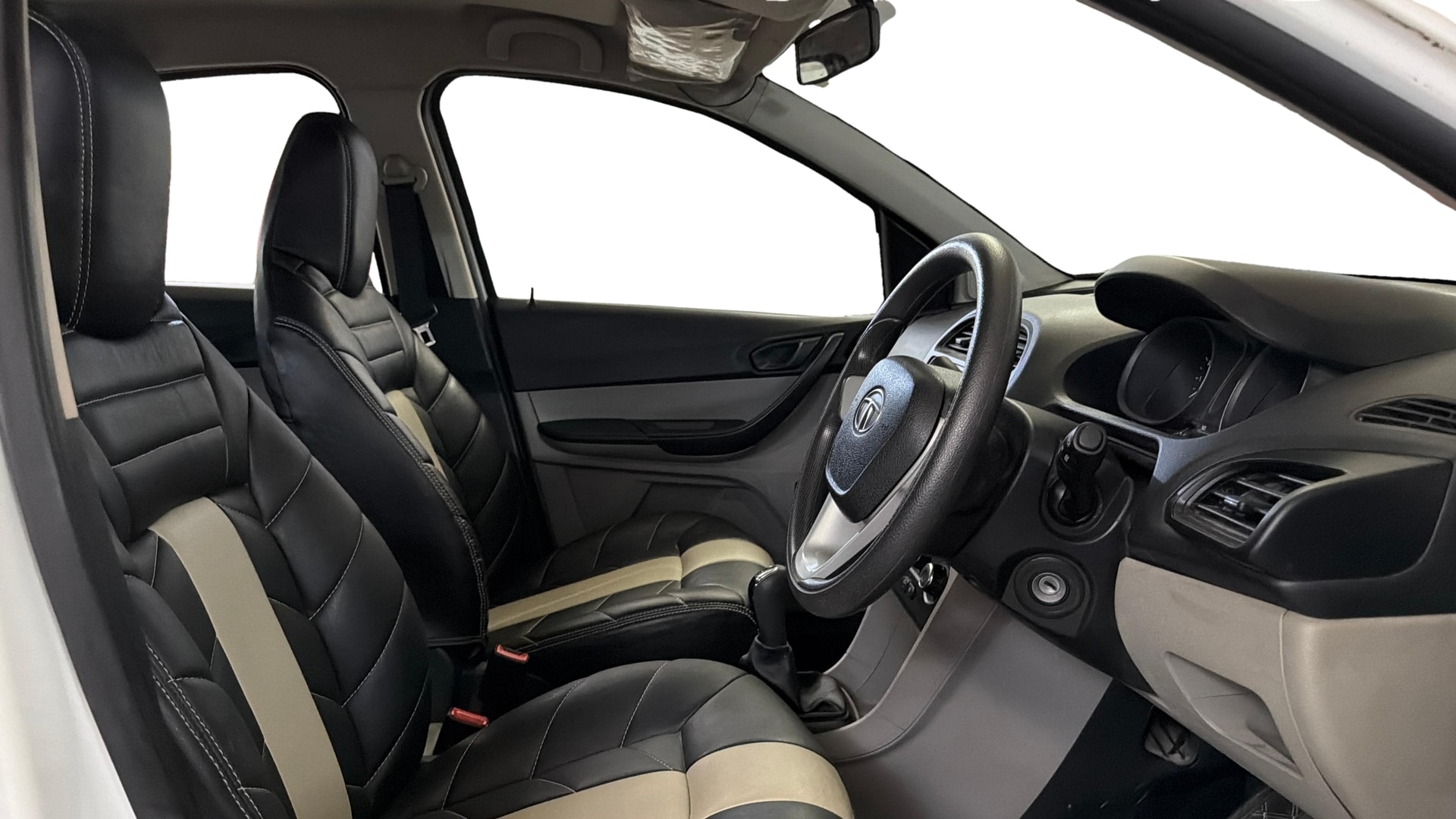 View 2018 Tata Tiago Revotorq XB Image 25 Used 2018 Tata Tiago Revotorq XB Image 25