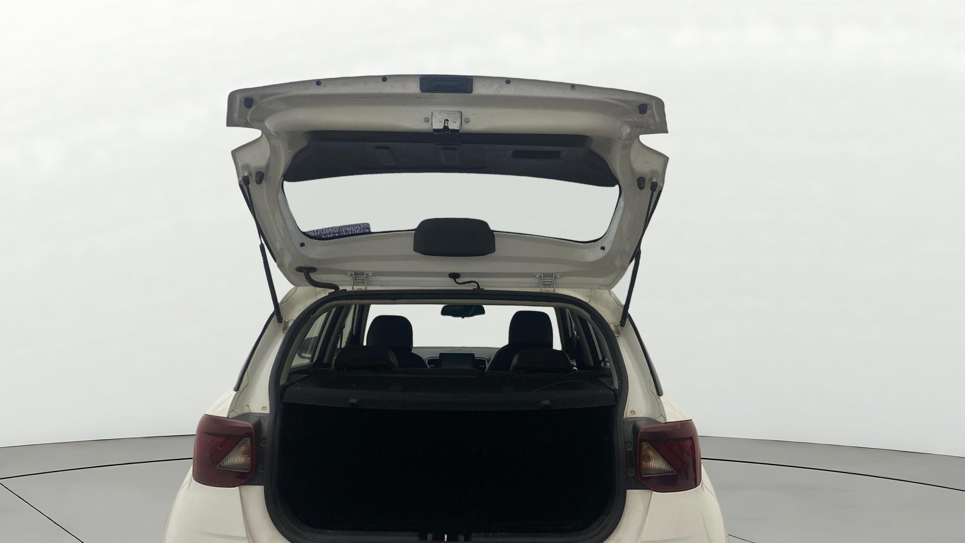 View 2019 Hyundai Venue E 1.2 Petrol BS IV Image 17 Used 2019 Hyundai Venue E 1.2 Petrol BS IV Image 17
