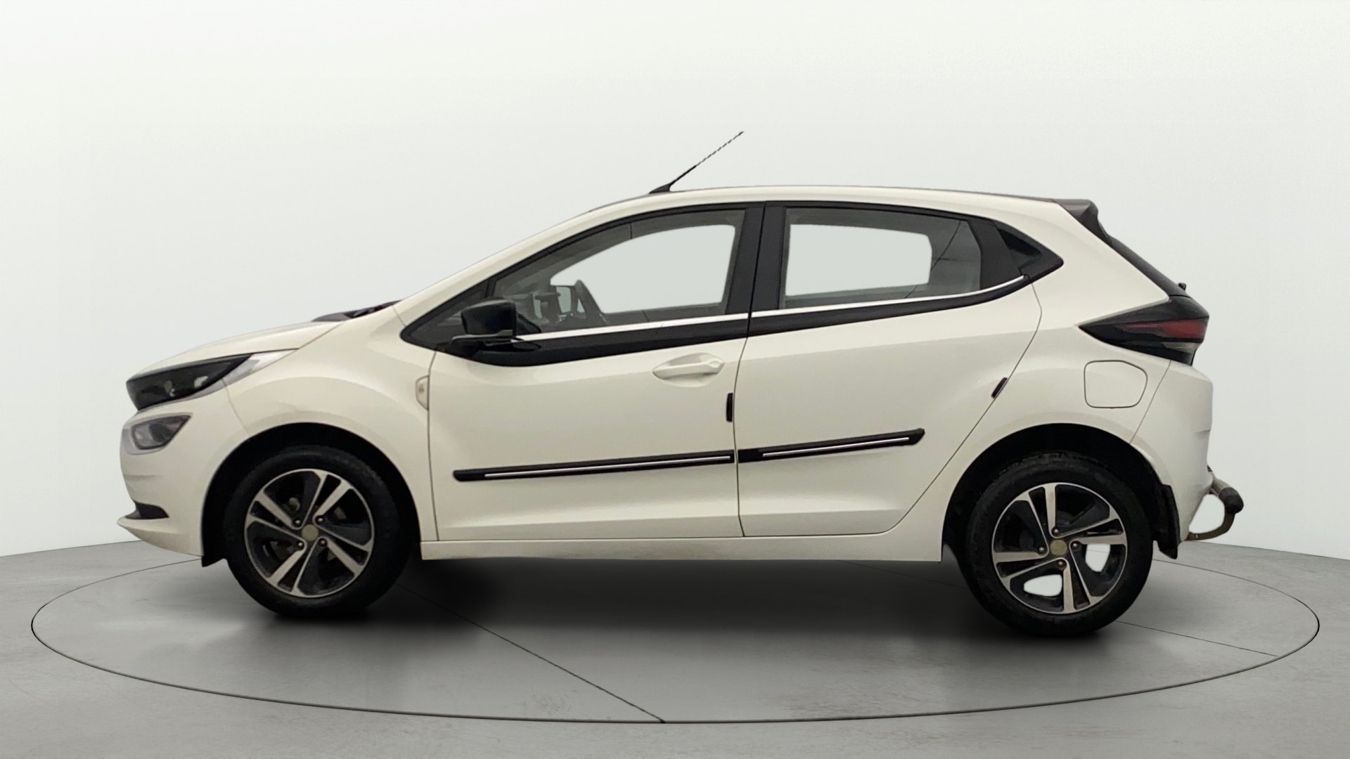 View 2023 Tata Altroz XZ Plus Petrol Image 28 Used 2023 Tata Altroz XZ Plus Petrol Image 28