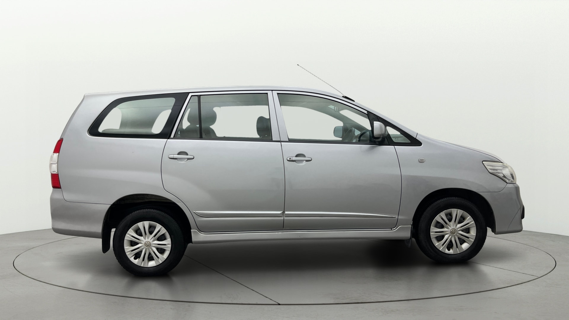 View 2015 Toyota Innova 2.5 GX 7 Seater Diesel Image 8 Used 2015 Toyota Innova 2.5 GX 7 Seater Diesel Image 8