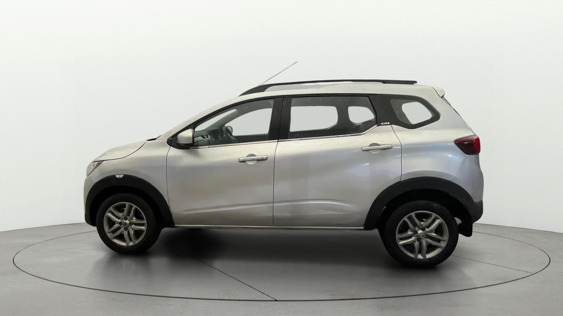 View 2020 Renault Triber RXZ Image 27 Used 2020 Renault Triber RXZ Image 27