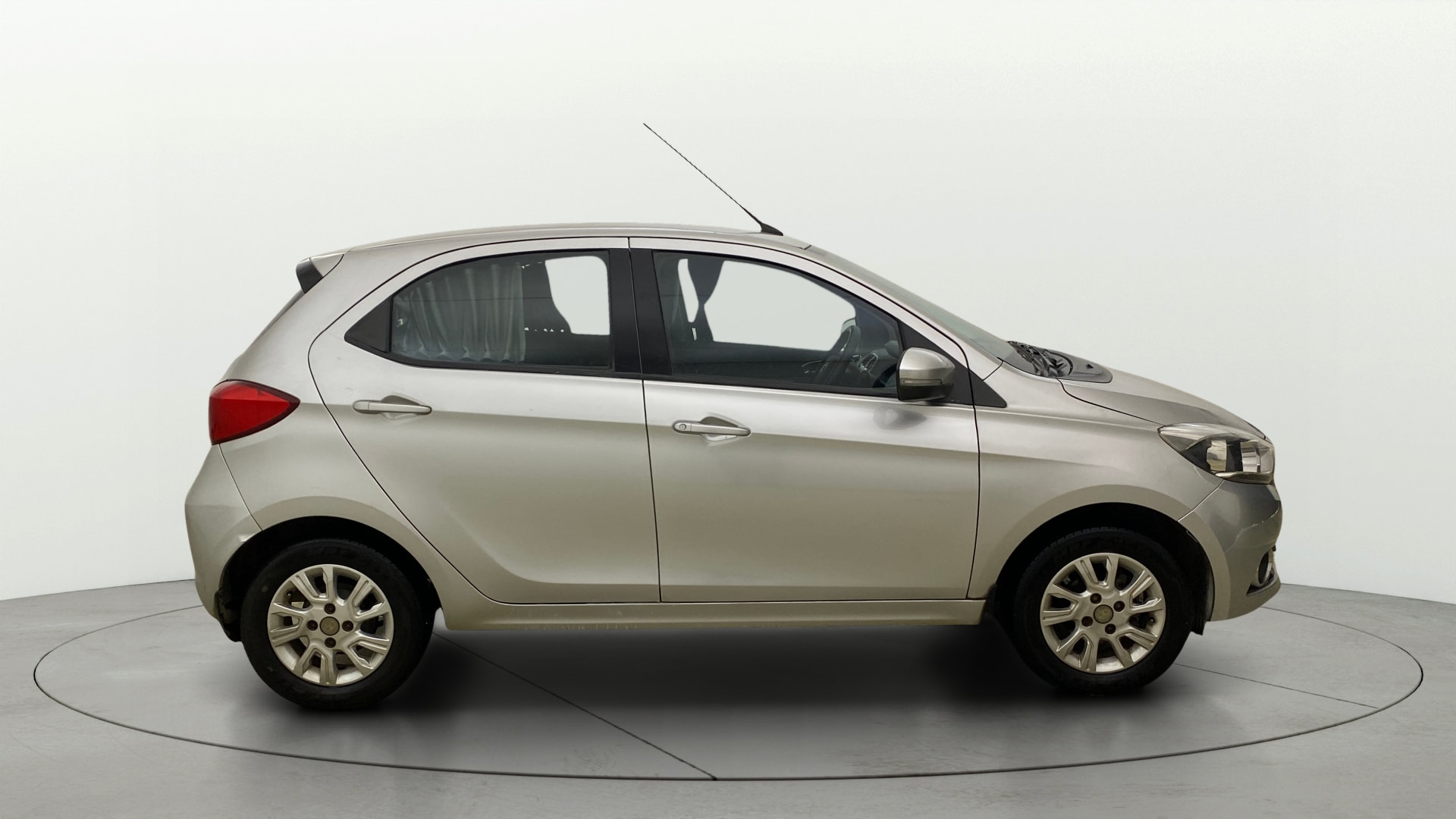 View 2018 Tata Tiago Revotorq XB Image 8 Used 2018 Tata Tiago Revotorq XB Image 8
