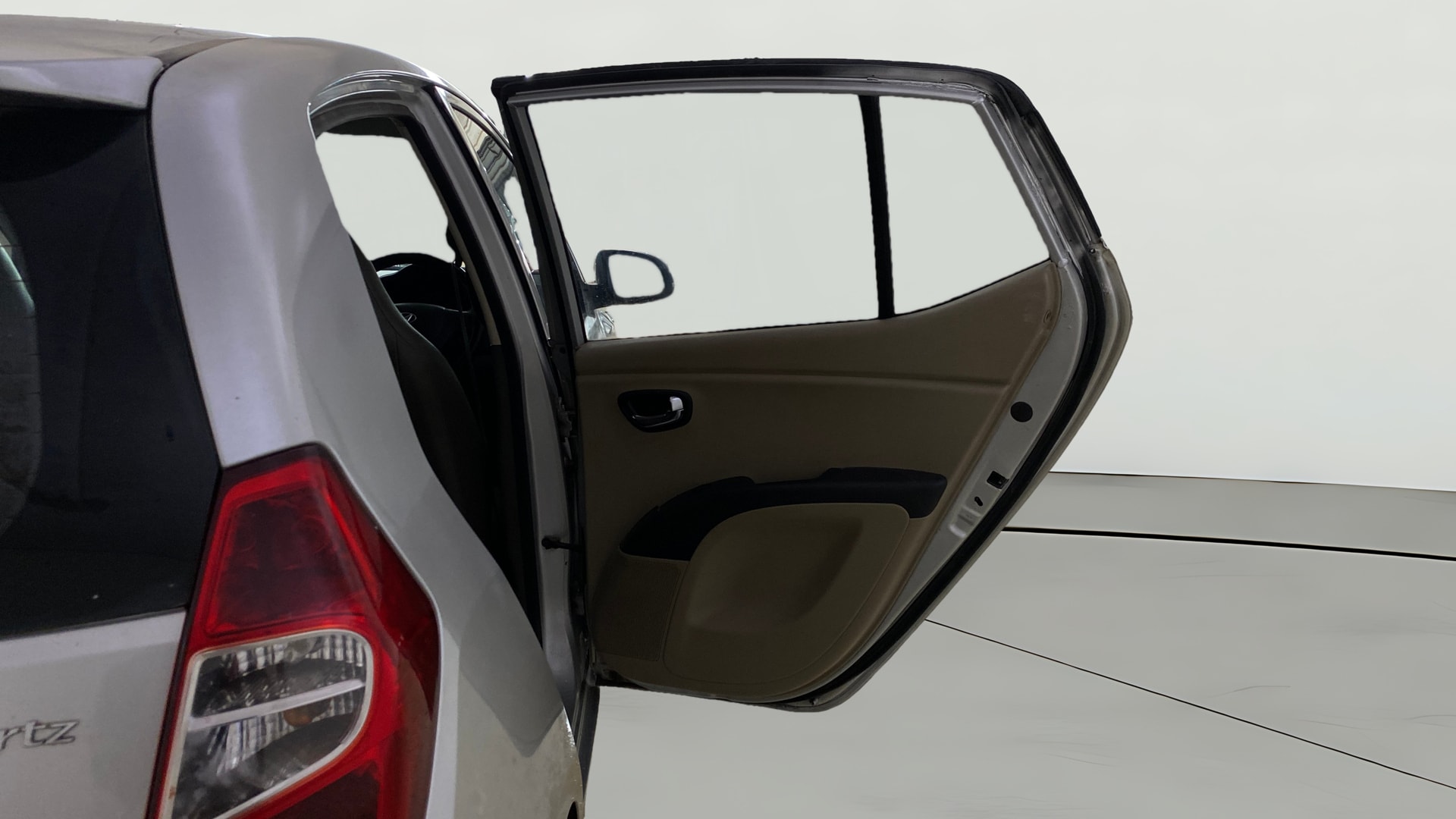 View 2013 Hyundai i10 1.2 Sportz AT Image 7 Used 2013 Hyundai i10 1.2 Sportz AT Image 7