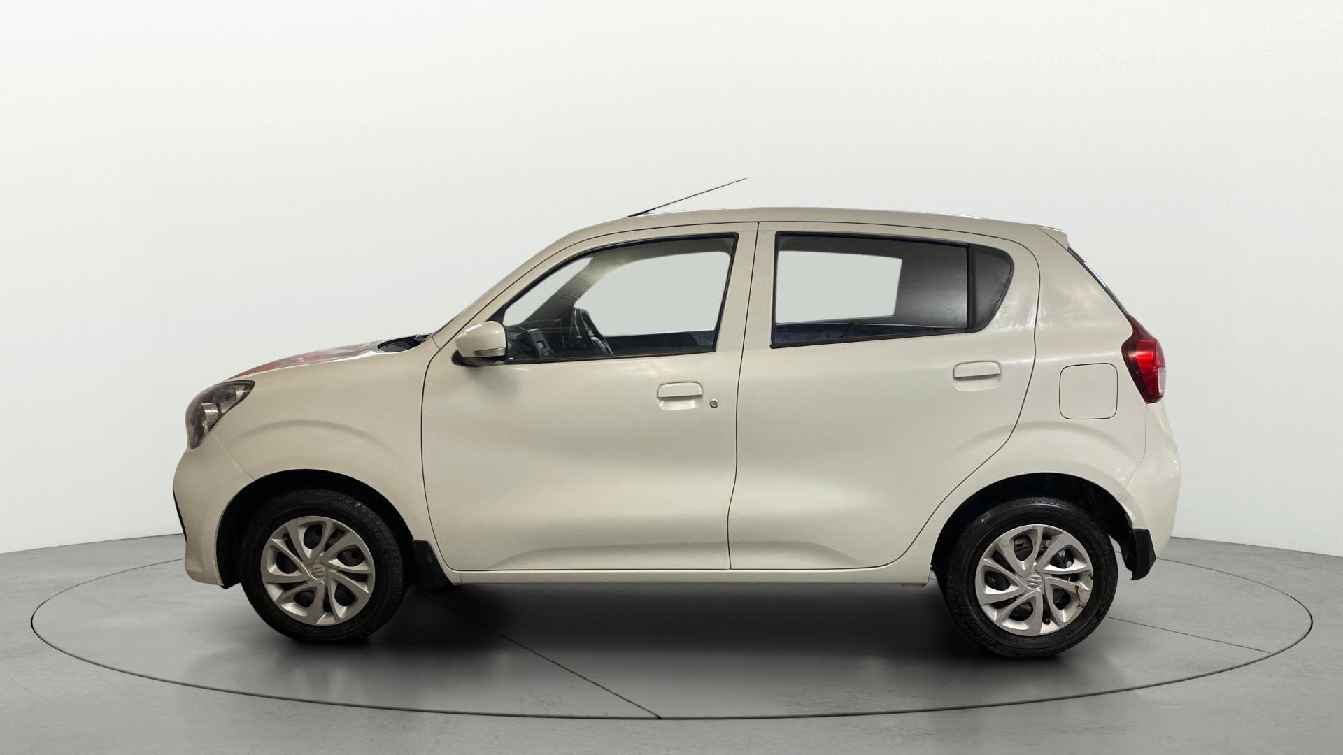 View 2022 Maruti Suzuki 1000 Base Variant Image 5 Used 2022 Maruti Suzuki 1000 Base Variant Image 5