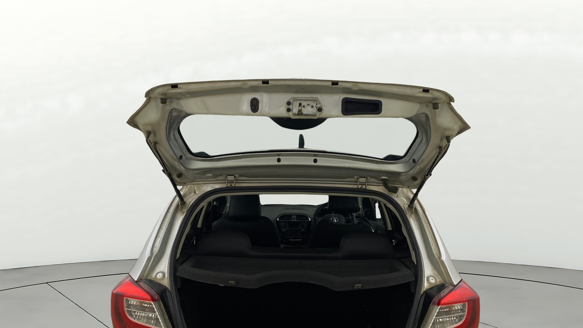 View 2018 Tata Tiago Revotorq XB Image 16 Used 2018 Tata Tiago Revotorq XB Image 16