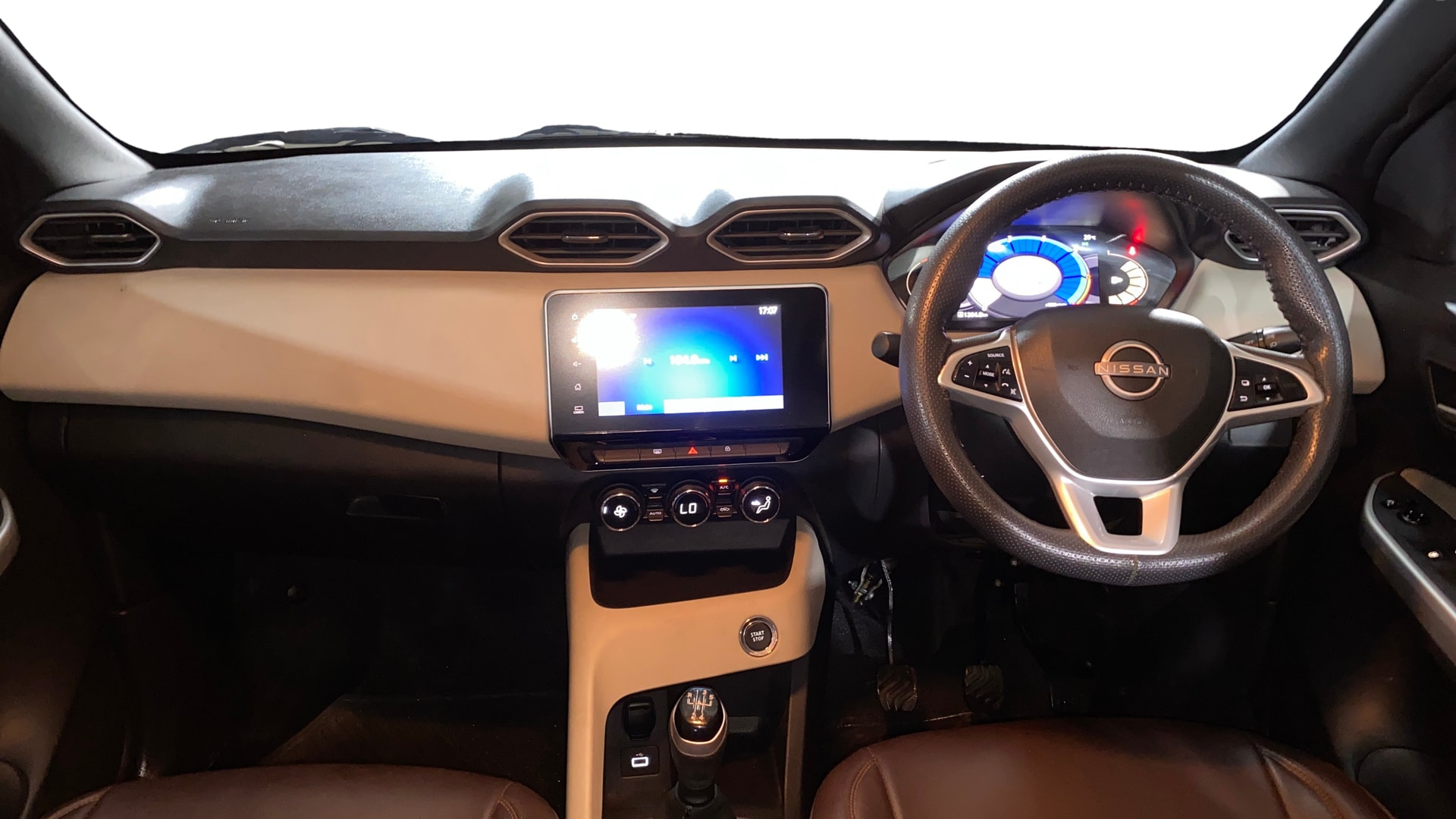 View 2022 Nissan Magnite XV Image 15 Used 2022 Nissan Magnite XV Image 15