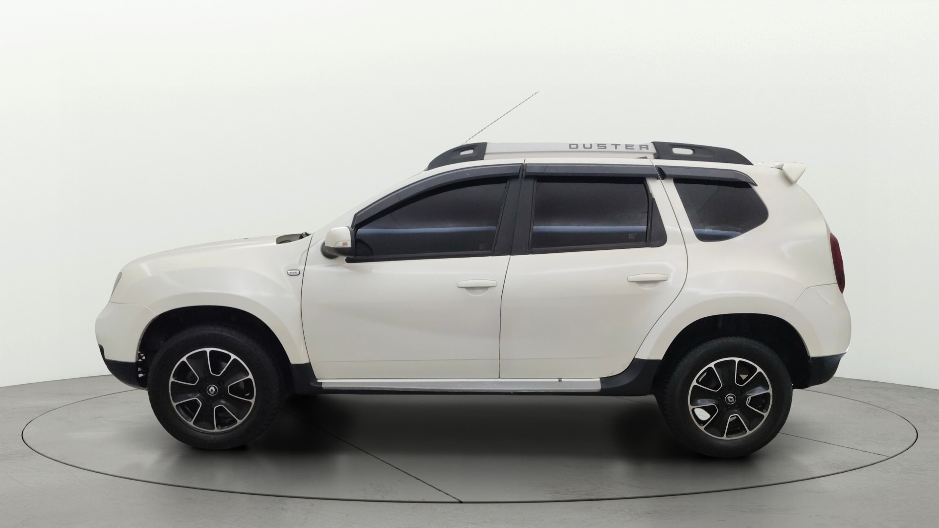 View 2019 Renault Duster Diesel 110PS RXZ AMT Image 5 Used 2019 Renault Duster Diesel 110PS RXZ AMT Image 5
