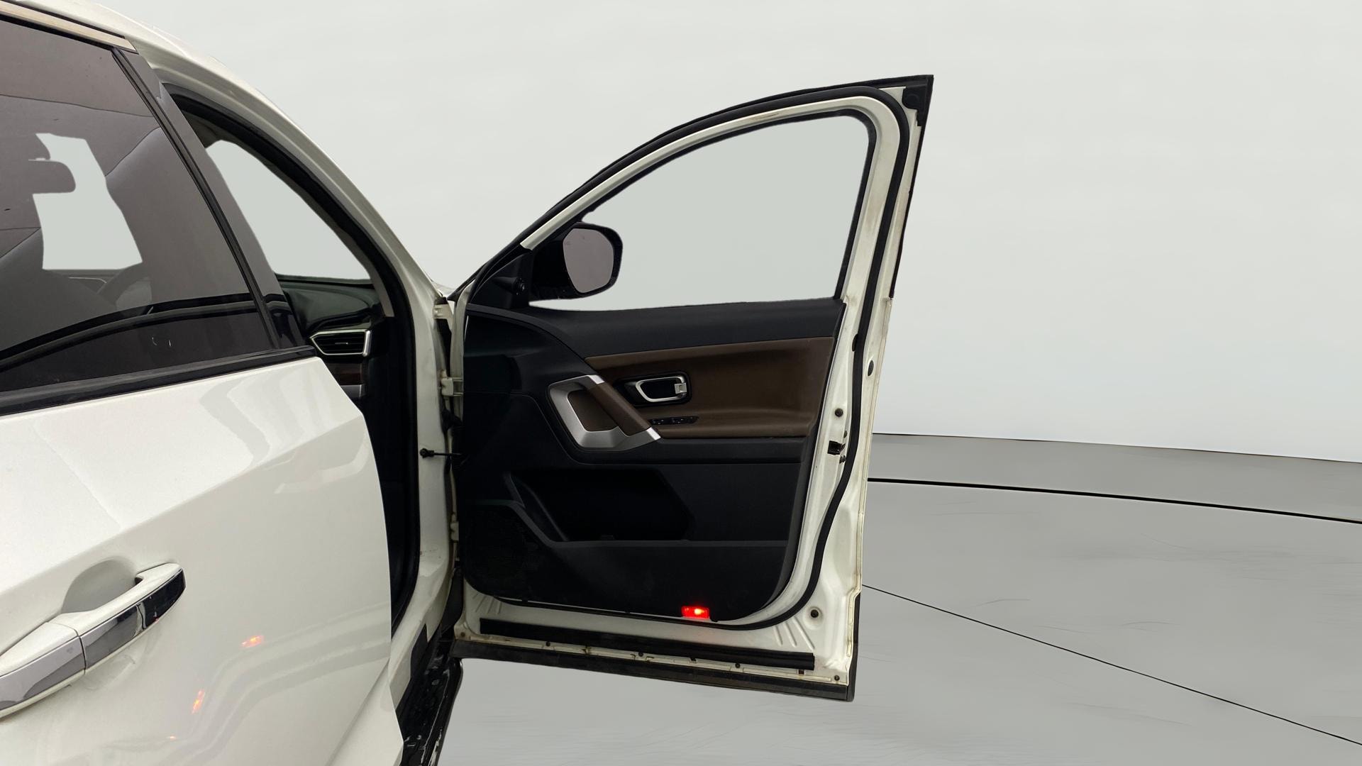 View 2019 Tata Harrier XE Image 47 Used 2019 Tata Harrier XE Image 47