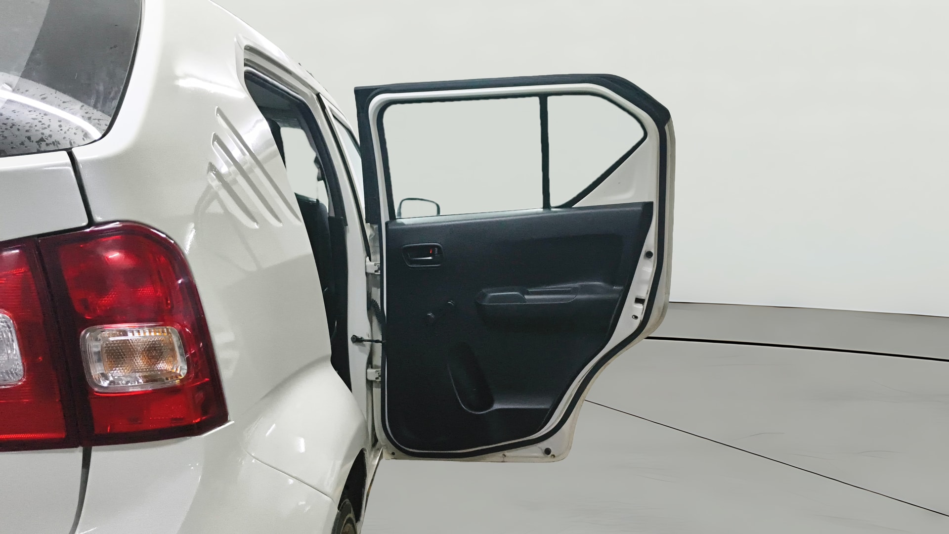 View 2022 Maruti Suzuki 1000 Base Variant Image 7 Used 2022 Maruti Suzuki 1000 Base Variant Image 7