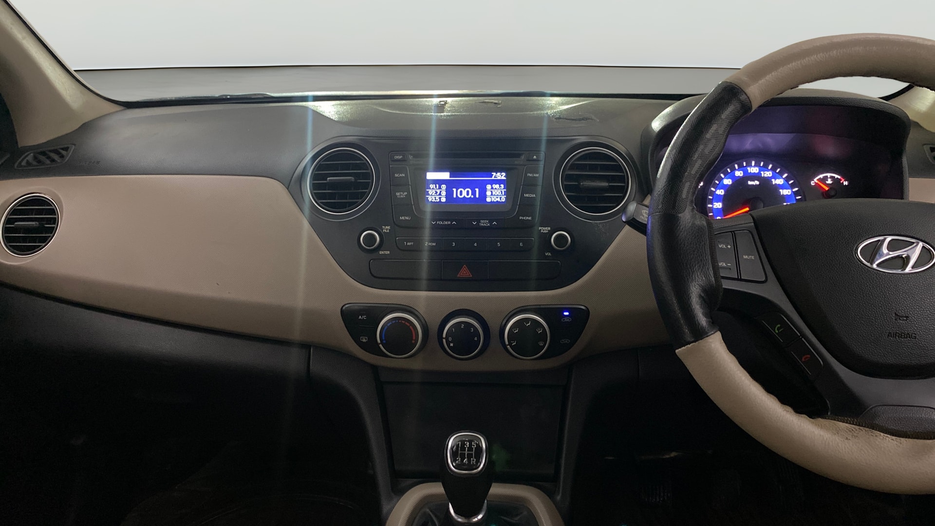 View 2015 Hyundai Xcent SX Petrol Image 31 Used 2015 Hyundai Xcent SX Petrol Image 31