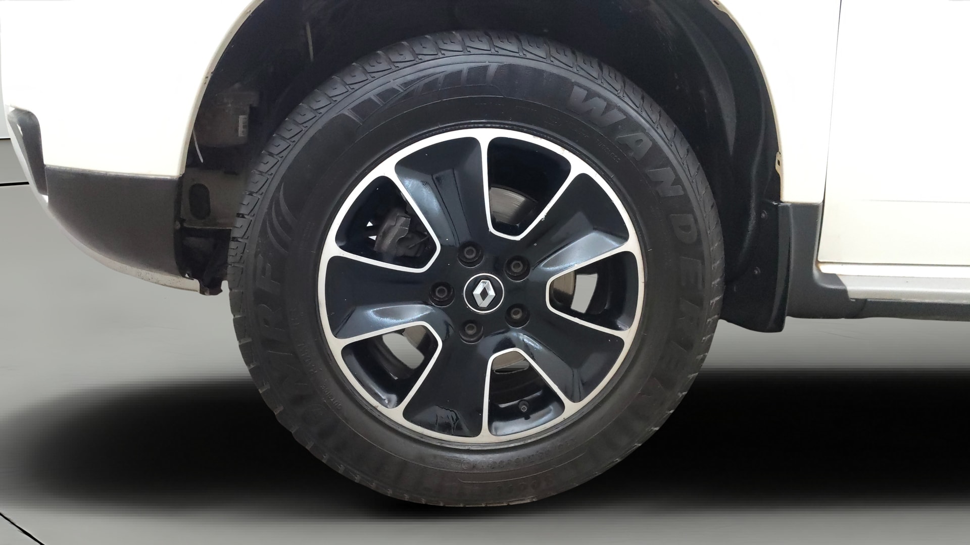 View 2019 Renault Duster Diesel 110PS RXZ AMT Image 27 Used 2019 Renault Duster Diesel 110PS RXZ AMT Image 27