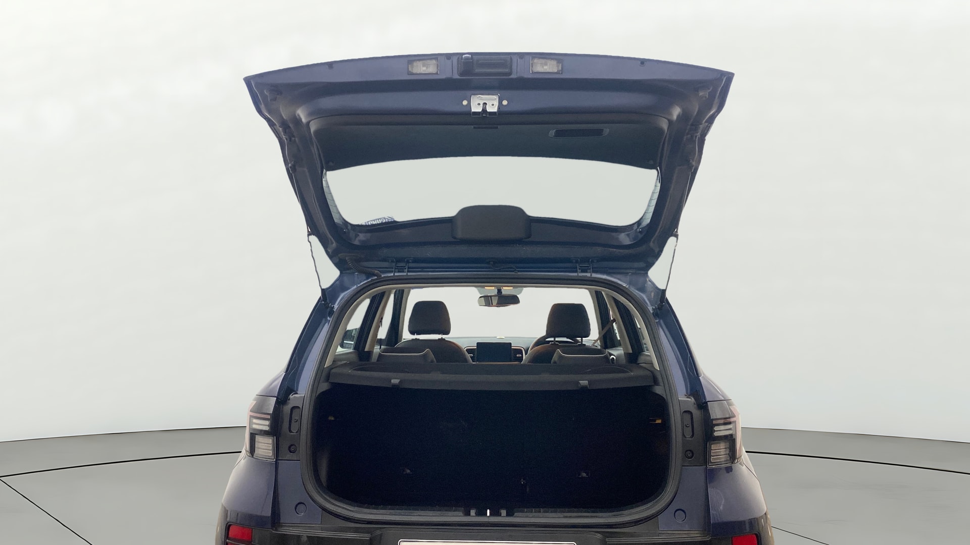 View 2022 Hyundai Venue SX (O) 1.0 iMT Petrol Image 17 Used 2022 Hyundai Venue SX (O) 1.0 iMT Petrol Image 17