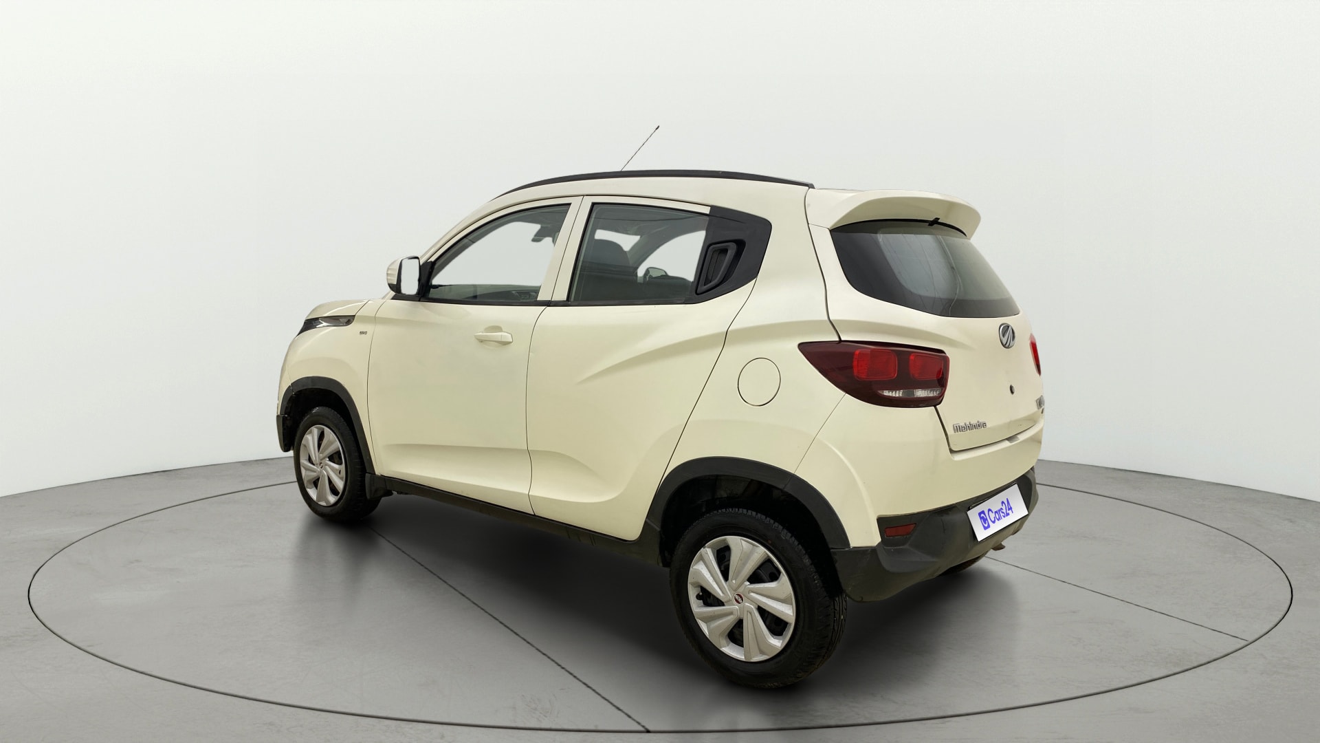 View 2017 Mahindra KUV100 K4 Plus Diesel 6 Seater BS IV Image 2 Used 2017 Mahindra KUV100 K4 Plus Diesel 6 Seater BS IV Image 2
