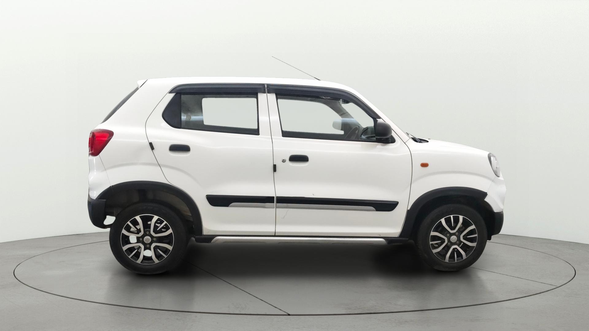 View 2022 Maruti Suzuki 1000 Base Variant Image 8 Used 2022 Maruti Suzuki 1000 Base Variant Image 8