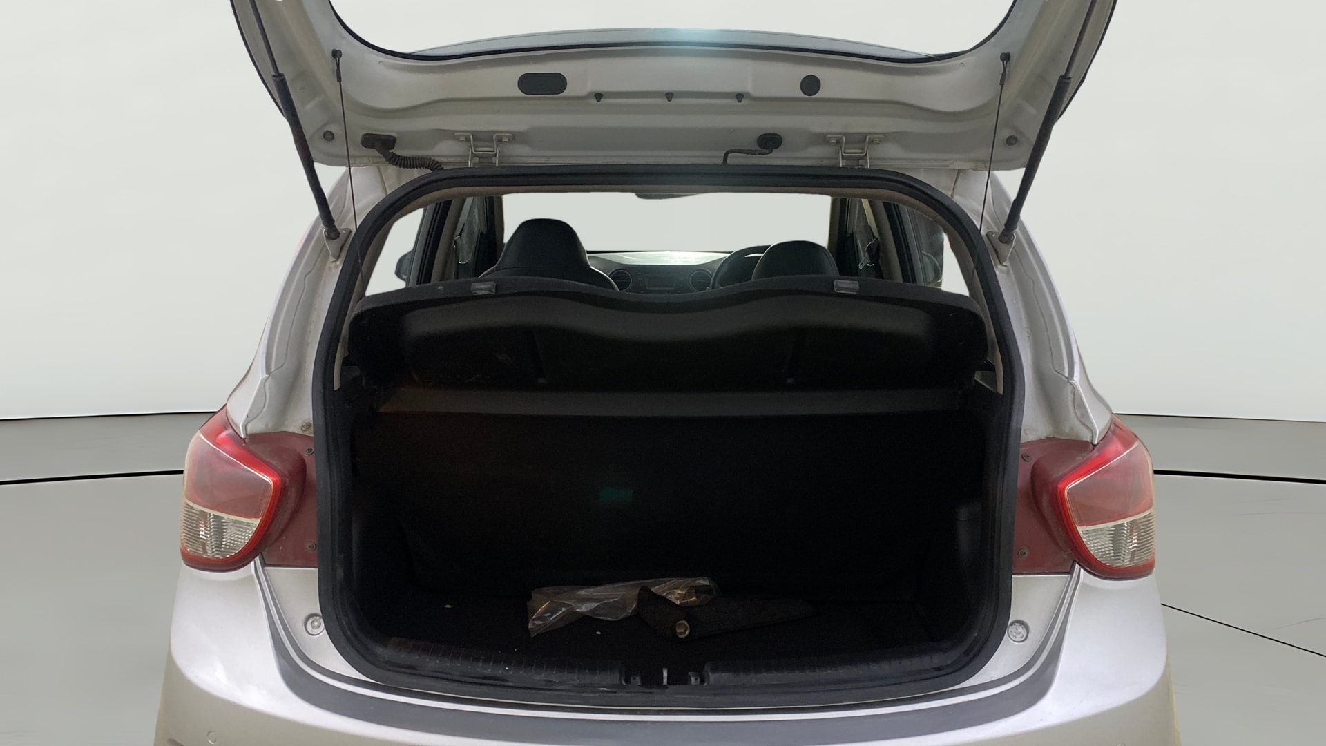 View 2015 Hyundai Grand i10 Asta AT 1.2 Kappa VTVT Image 37 Used 2015 Hyundai Grand i10 Asta AT 1.2 Kappa VTVT Image 37