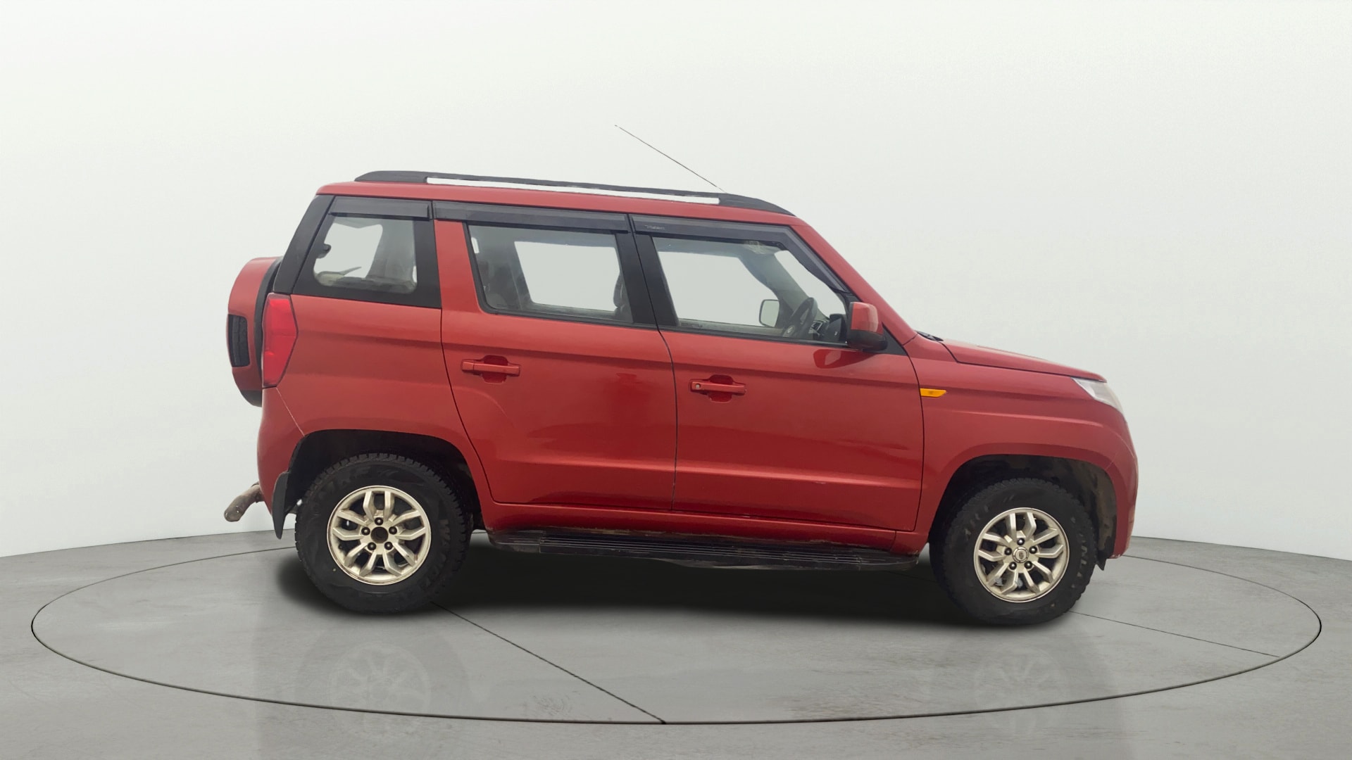 View 2017 Mahindra TUV300 T8 AMT Image 27 Used 2017 Mahindra TUV300 T8 AMT Image 27
