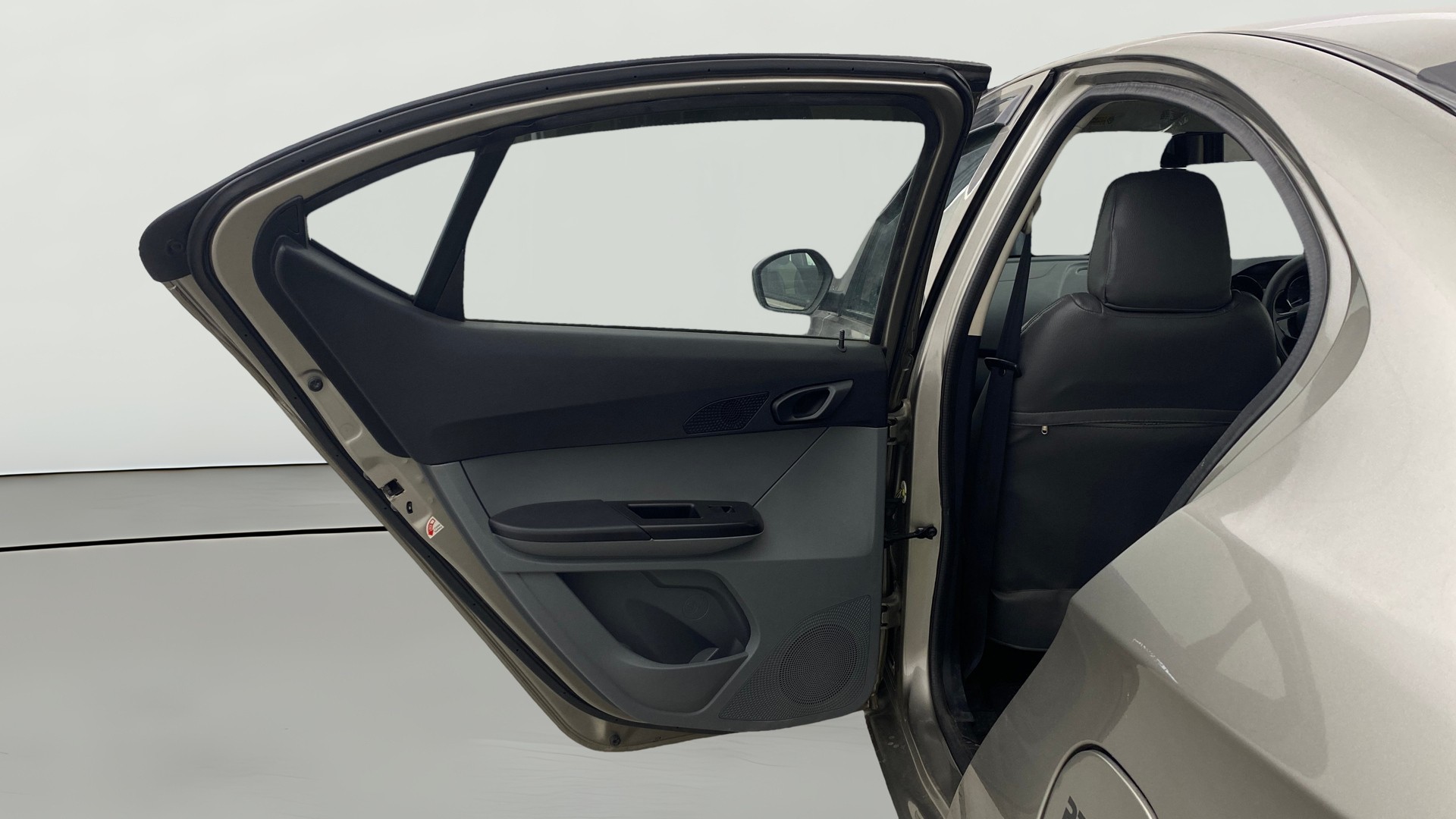 View 2020 Tata Tigor XE Diesel Image 22 Used 2020 Tata Tigor XE Diesel Image 22