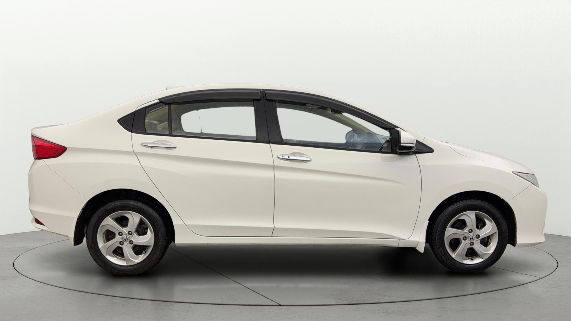 View 2017 Honda City ZX MT Diesel Anniversary Edition Image 27 Used 2017 Honda City ZX MT Diesel Anniversary Edition Image 27