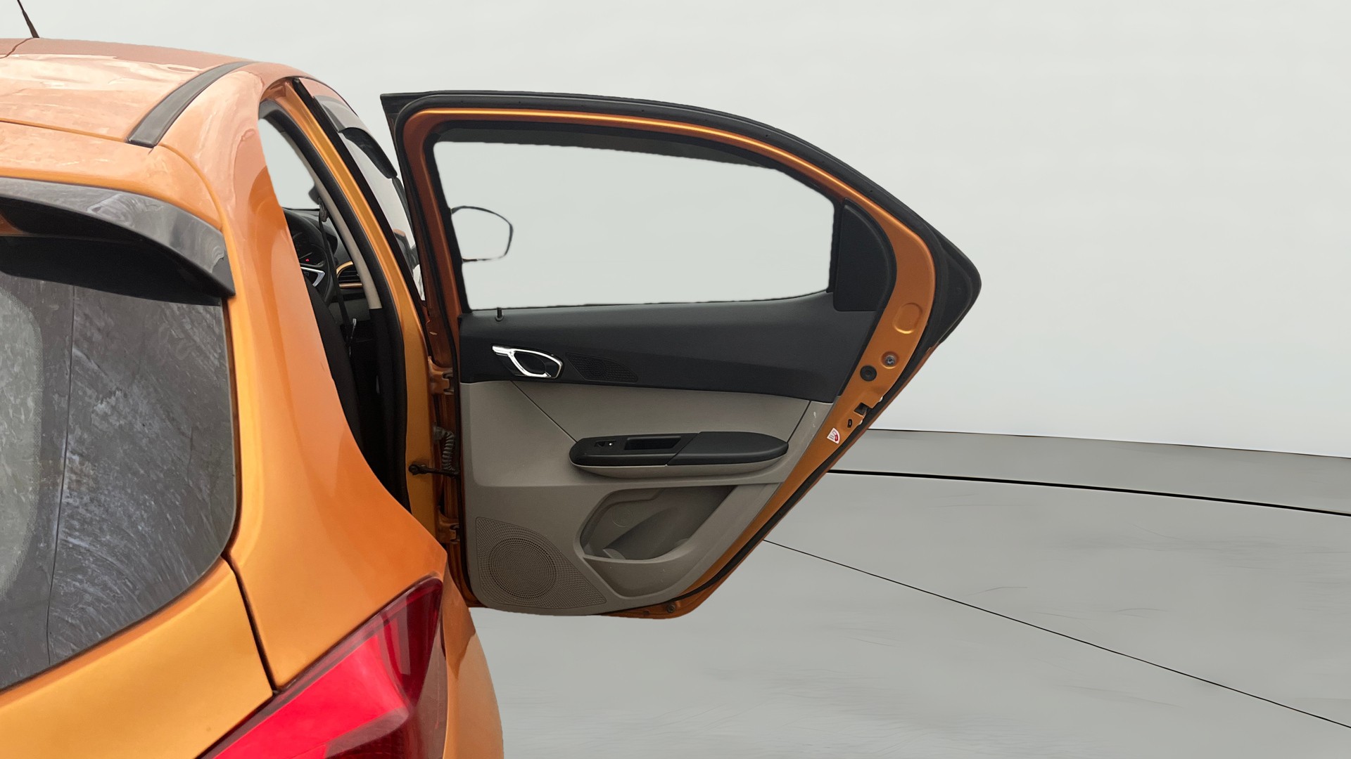 View 2018 Tata Tiago Revotorq XB Image 7 Used 2018 Tata Tiago Revotorq XB Image 7