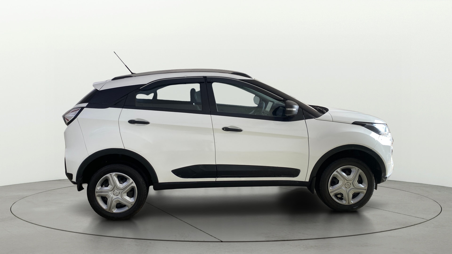 View 2022 Tata Nexon Revotron XE Image 8 Used 2022 Tata Nexon Revotron XE Image 8