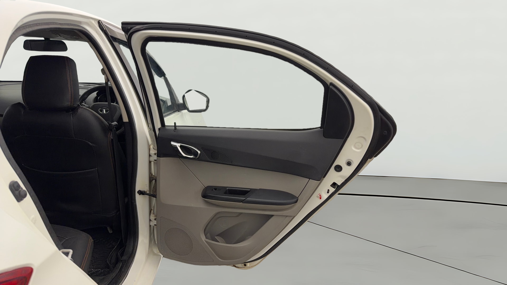View 2019 Tata Tiago Revotorq XB Image 7 Used 2019 Tata Tiago Revotorq XB Image 7