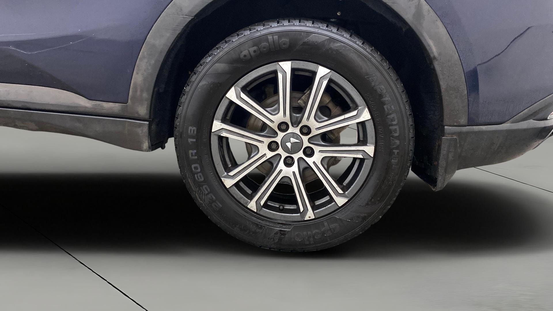 View 2022 Mahindra XUV700 MX Petrol 5 STR Image 8 Used 2022 Mahindra XUV700 MX Petrol 5 STR Image 8