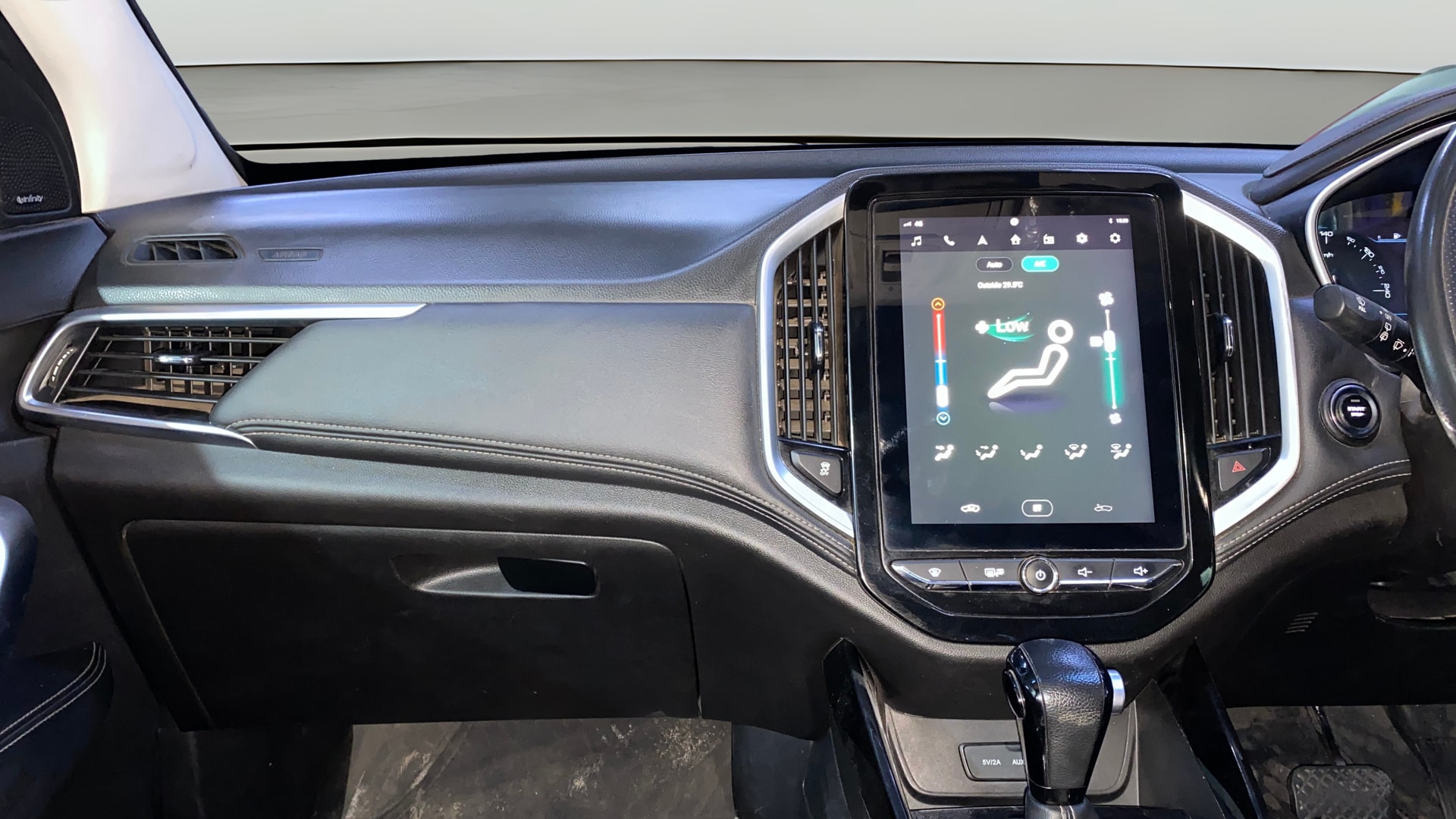 View 2020 MG Hector Sharp DCT Petrol Dual Tone Image 34 Used 2020 MG Hector Sharp DCT Petrol Dual Tone Image 34