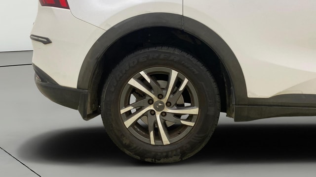 View Mahindra XUV700 Image 25 Used Mahindra XUV700 Image 25