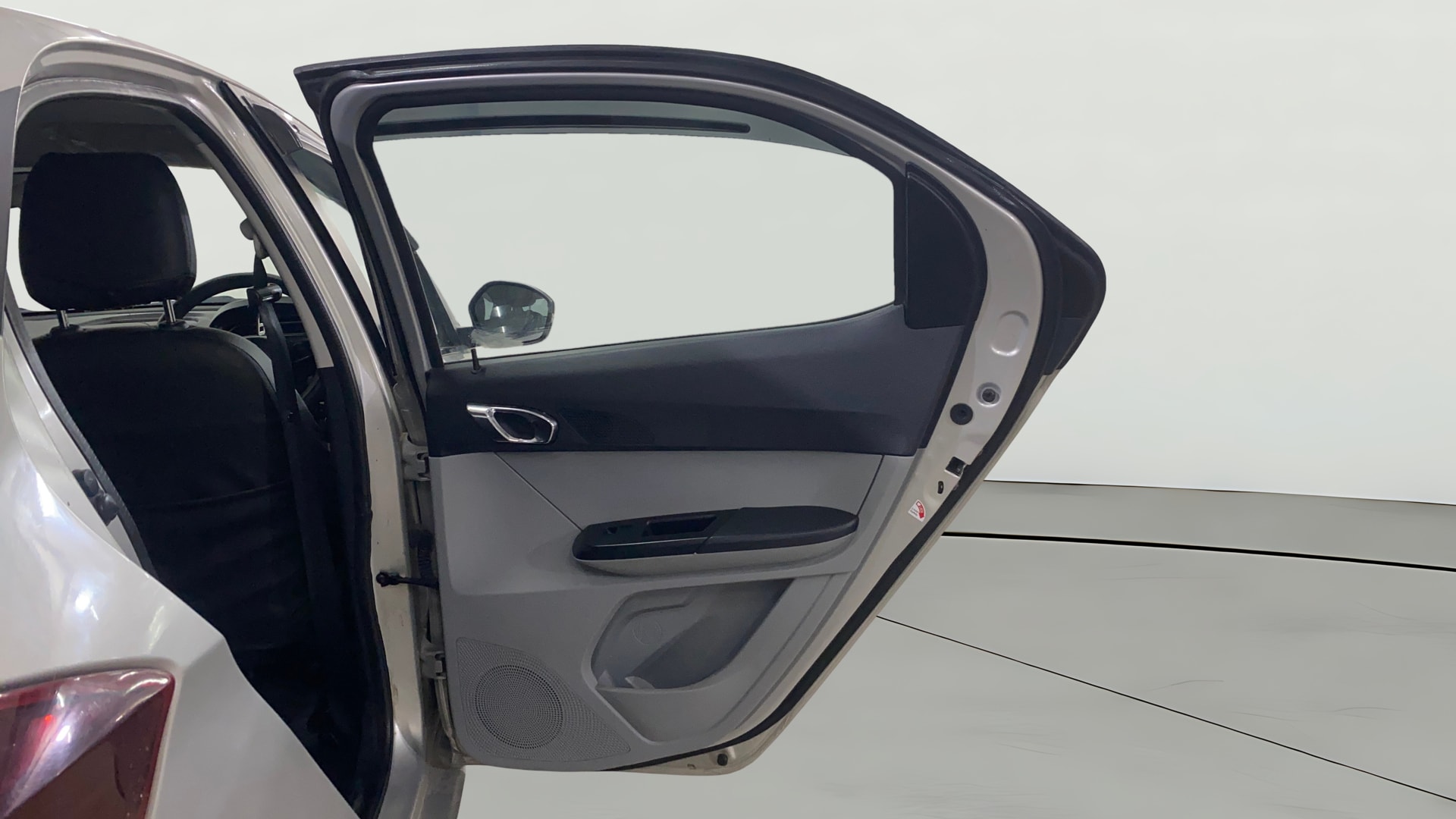 View 2020 Tata Tiago Revotorq XB Image 7 Used 2020 Tata Tiago Revotorq XB Image 7