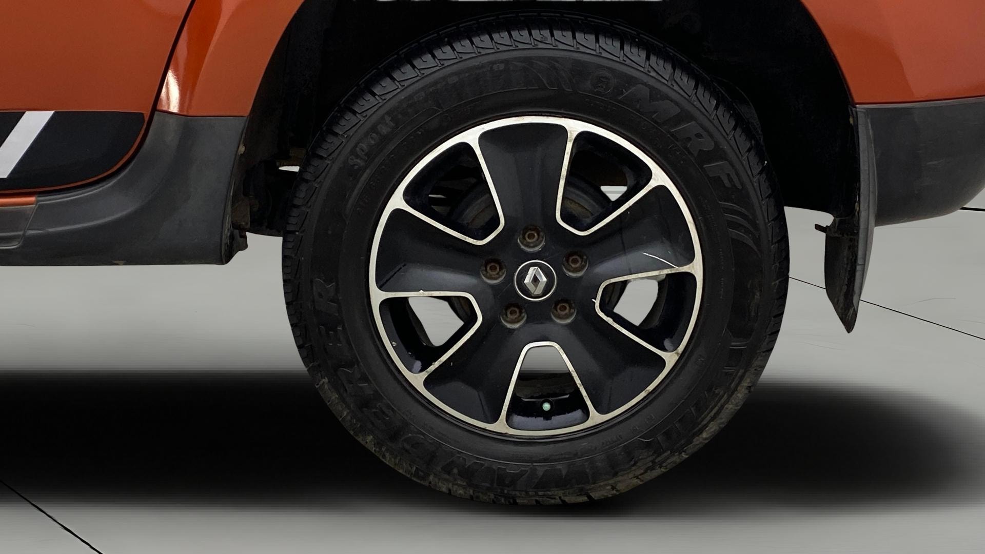 View 2018 Renault Duster Petrol RxS CVT Petrol Image 11 Used 2018 Renault Duster Petrol RxS CVT Petrol Image 11