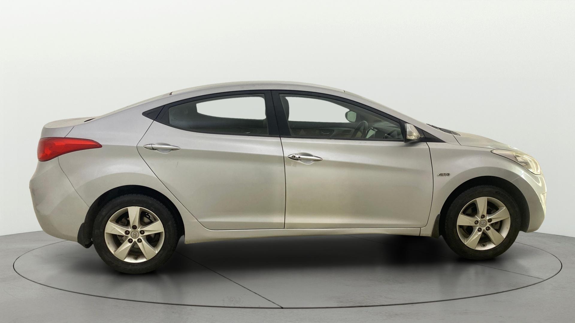 View 2013 Hyundai Elantra 1.6 CRDi S Image 9 Used 2013 Hyundai Elantra 1.6 CRDi S Image 9