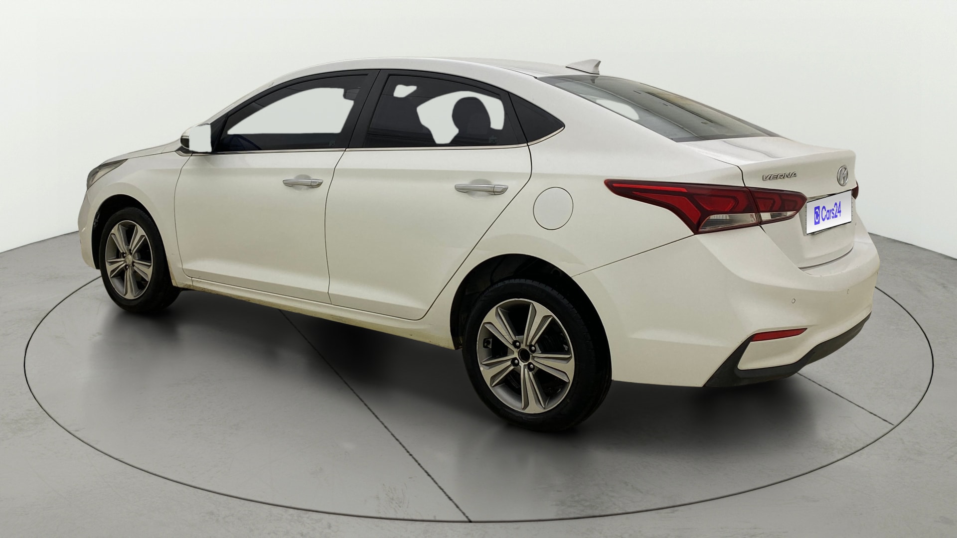View 2018 Hyundai Verna 1.4 VTVT E Image 2 Used 2018 Hyundai Verna 1.4 VTVT E Image 2