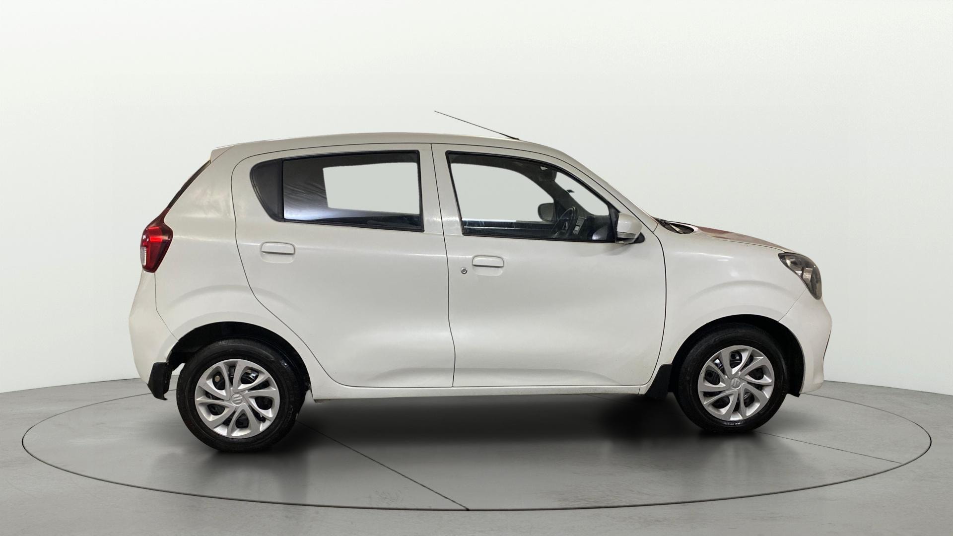 View 2022 Maruti Suzuki 1000 Base Variant Image 8 Used 2022 Maruti Suzuki 1000 Base Variant Image 8
