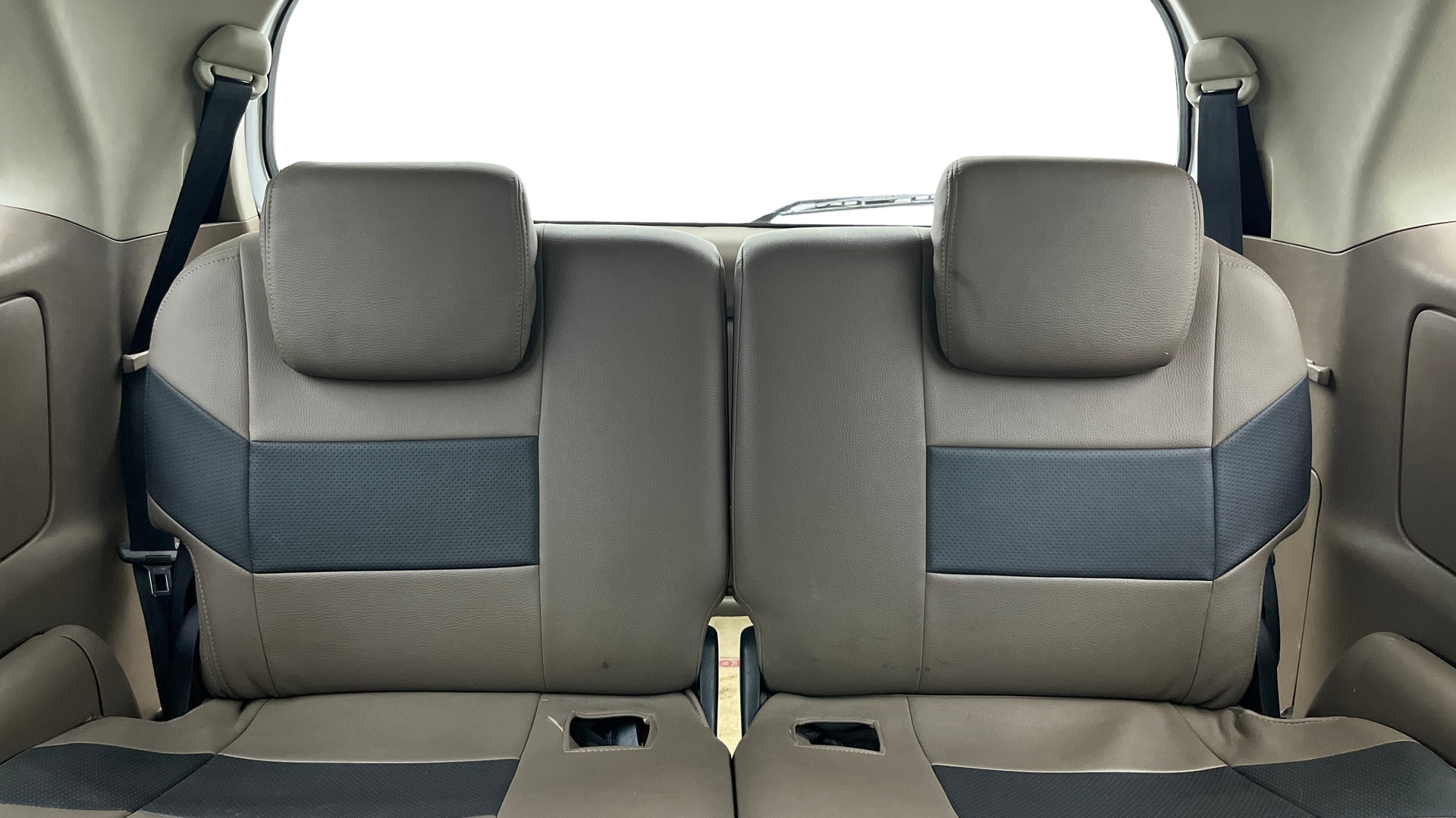 View 2015 Toyota Innova 2.5 GX 7 Seater Diesel Image 13 Used 2015 Toyota Innova 2.5 GX 7 Seater Diesel Image 13