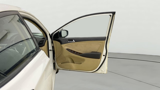 View Hyundai Fluidic Verna Image 44 Used Hyundai Fluidic Verna Image 44