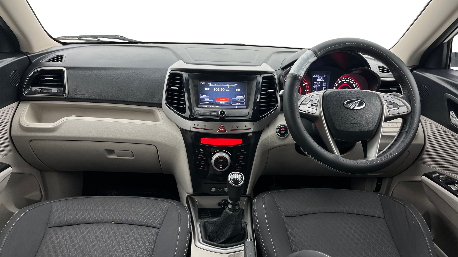View 2021 Mahindra XUV300 W4 Petrol BS IV Image 16 Used 2021 Mahindra XUV300 W4 Petrol BS IV Image 16