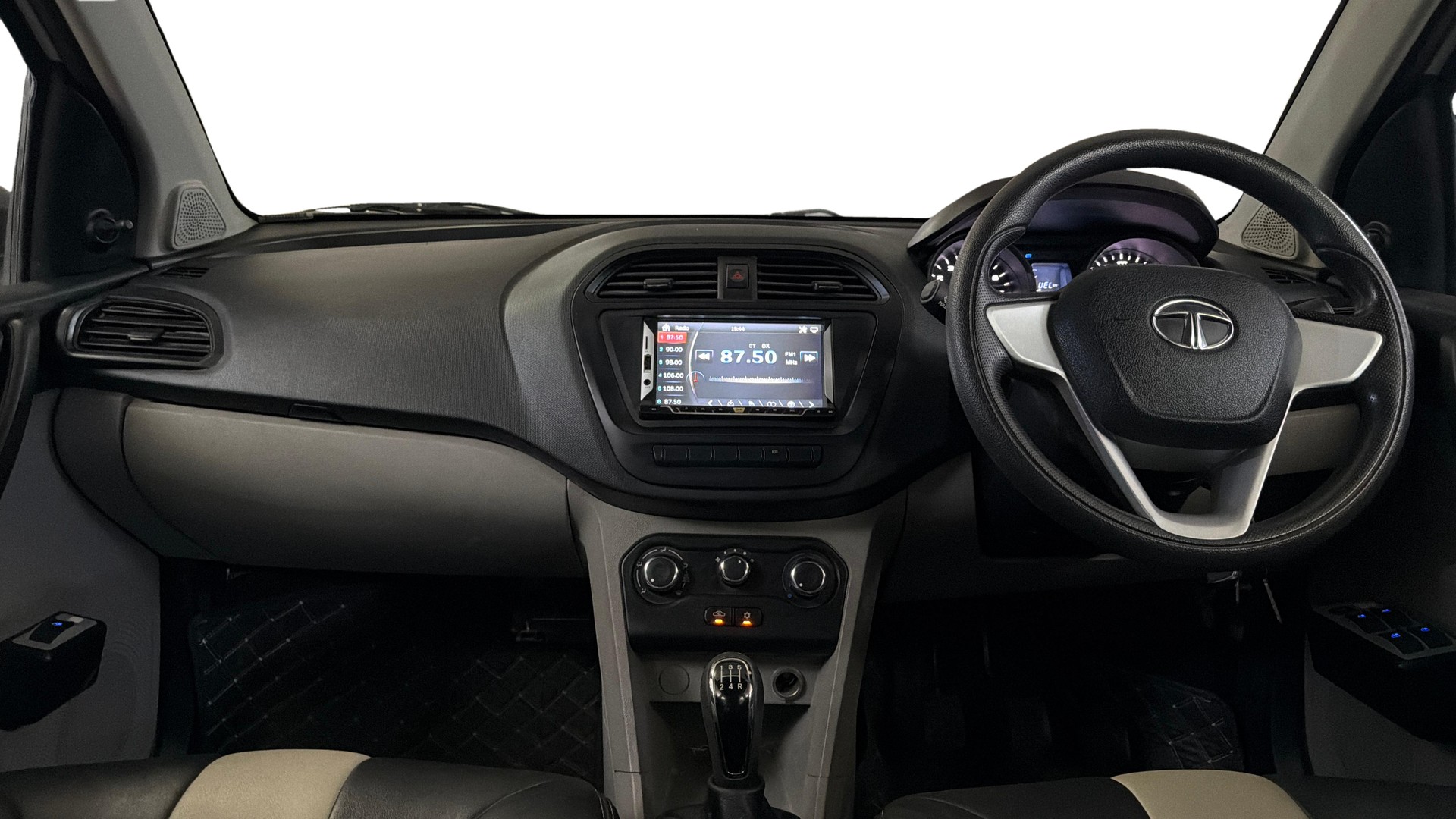 View 2018 Tata Tiago Revotorq XB Image 15 Used 2018 Tata Tiago Revotorq XB Image 15