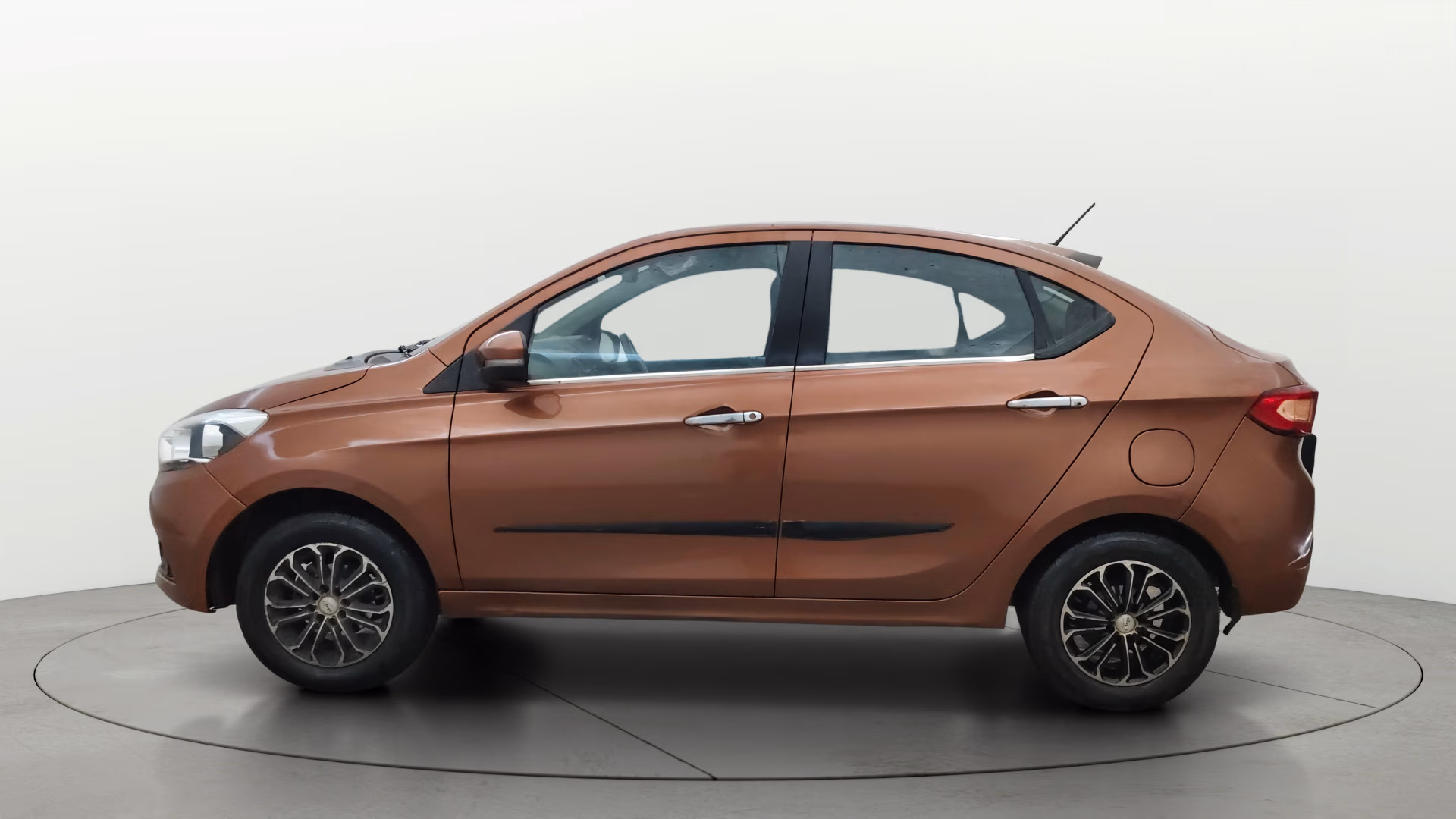 View 2018 Tata Tigor XE Diesel Image 5 Used 2018 Tata Tigor XE Diesel Image 5