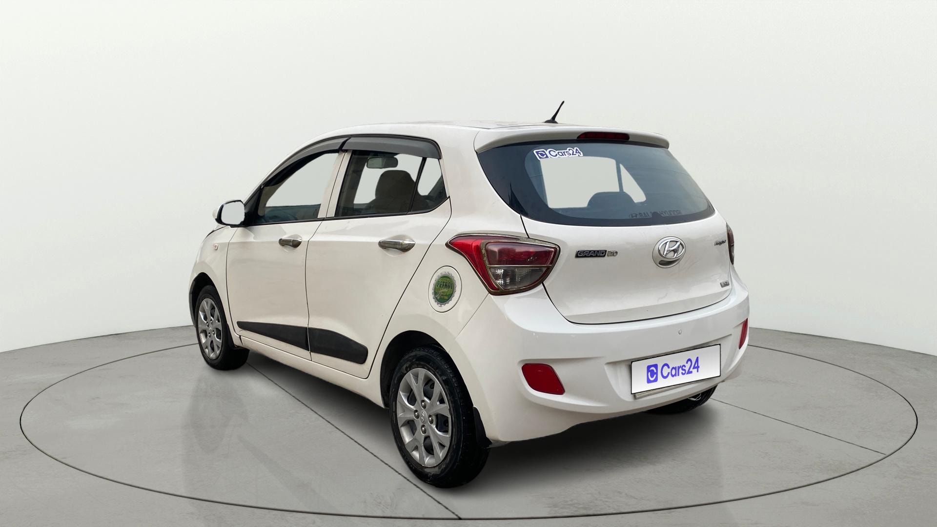 View 2015 Hyundai Grand i10 Magna 1.2 Kappa VTVT Image 2 Used 2015 Hyundai Grand i10 Magna 1.2 Kappa VTVT Image 2